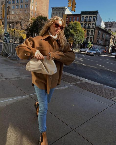 Shacket Outfit Women, Vinter Mode Outfits, Shacket Outfit, London Outfit, Elsa Hosk, Retro Mode, Winter Mode, Mode Inspiration, Winter Fashion Outfits