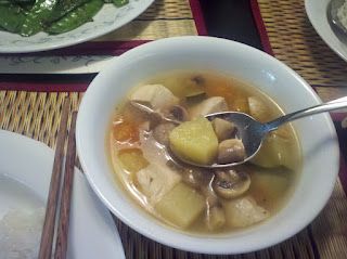 Sour Soup Recipe, Cambodian Food, Sour Soup, Food Staples, Thai Recipes, Flavorful Recipes, Wonton Soup, Soup Recipe, Cheeseburger Chowder