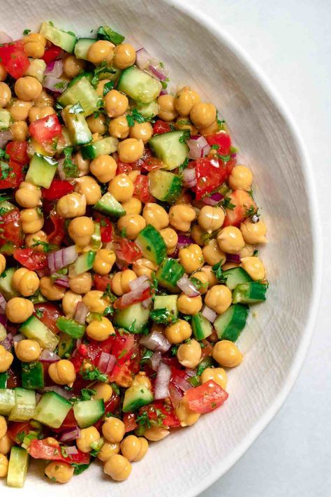 Mediterranean Chickpea Salad - Deliciously Mediterranean Mediterranean Diet Aesthetic, Uni Meals, Healthy Meatloaf, Mediterranean Chickpea, Mediterranean Chickpea Salad, Power Lunch, Mediterranean Aesthetic, Mediterranean Lifestyle, Idee Pasto