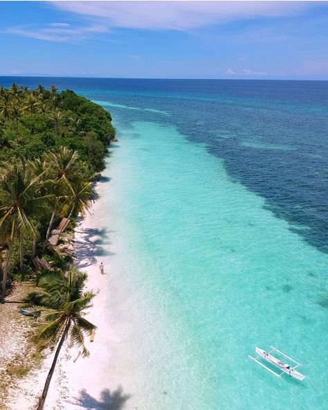 Discover MNL✨ on Instagram: “#DMTravelSeries  What’s your favorite place in #Bohol? 💙  Location: Anda, Bohol 📷: @chardichard” Beach Rules, Bohol Philippines, Lesser Antilles, Dream Place, Bohol, Philippines Travel, Honeymoon Travel, Beaches In The World, Sand And Water