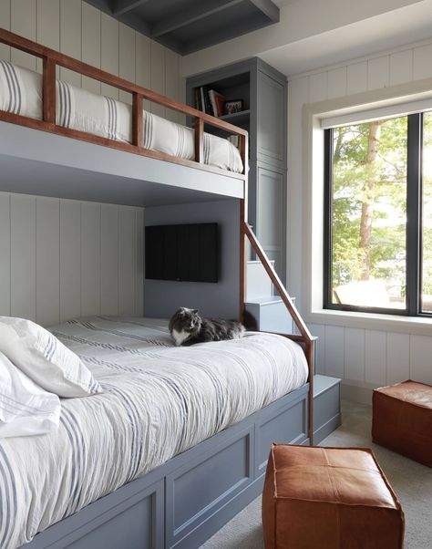 Tim And Stephanie, Bookcase Stairs, Bedroom Moody, Bunk Room Ideas, Black Metal Roof, Bunk Bed Room, Apartment Bedroom Ideas, Baddie Apartment, Muskoka Cottage