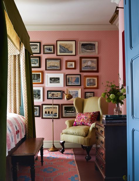 Nicola Harding brings the vital spark back to a 17th-century country house | House & Garden Nicola Harding, 17th Century House, Paint And Paper Library, English Country Decor, Bold Wallpaper, Four Poster, Stylish Living Room, Wallpaper Bedroom, Main Bedroom