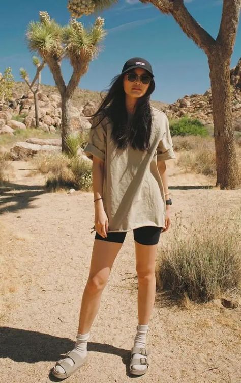 Summer outfits for hiking 24 ideas | Cute and stylish ideas for women | Boho and plus size Boho Hiking Outfit, Hiking Outfit Spring For Women, Camping Ootd, Spring Hiking Outfits, Camp Fits, Hiking Outfit Men, Hike Outfit, Wander Outfit, Spring Outfit Women