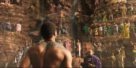 Wide shot of so many different African cultures being merged together in one Black Panther scene. Every Wakandan tribe is based on a real life tribe artistic style. Snoop Dogg Music, Film Black Panther, Panther Costume, New York Film Academy, Black Panther Costume, Ryan Coogler, Black Panther 2018, Film Academy, Chadwick Boseman