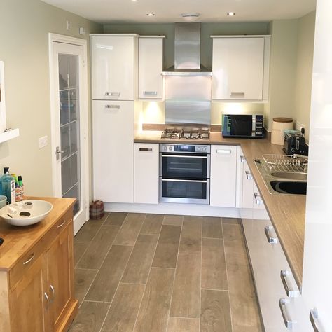 Taylor Wimpey Bradenham Kitchen Taylor Wimpey Kitchen, Nana Apartment, Kitchen Inspiration Board, Taylor Wimpey, Kitchen Board, Flat Ideas, Kitchen Diner, Apartment Ideas, Inspiration Board