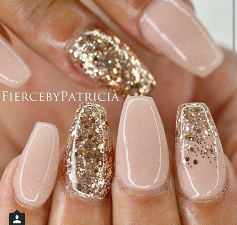 such pretty champagne nails, i think if they were matte with glitter it would be even more striking! these are so pretty for new years and winter feels!  #nailart #nails #winternails Dip Nail Ideas Nye, Nude Nye Nails, Christmas And Nye Nails, Dipnails Ideas, Nails With Sparkles Accent, Neutral Nails With Gold Accent, Nye Nails Dip, Christmas Nye Nails, Christmas Nude Nails