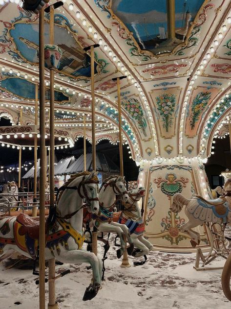 Carnival Horse Carousels, Carousel Horse Aesthetic, Carosel Horse Aesthetic, Winter Carousel, Carousel Painting, Carousel Quotes, Carousel Wallpaper, Carousel Aesthetic, Carousel Photoshoot