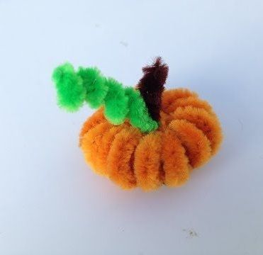 9 Awesome Pipe Cleaner Crafts For Adults And Kids Pipe Cleaner Pumpkin, Craft Pipe Cleaner, Pipe Cleaner Animals, Halloween Stem, Halloween Crafts Preschool, Halloween Arts And Crafts, Diy Pipe, Pipe Cleaner Crafts, Fall Crafts For Kids