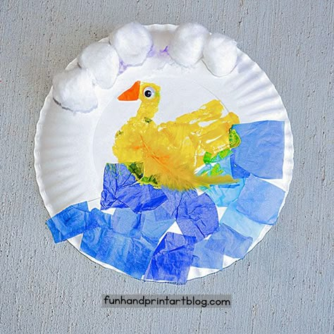 5 Little Ducks Craft, Handprint Duck, Paper Plate Bird, Pond Crafts, Duck Paper, Hand Print Art, Pond Animals, Duck Crafts, Paper Plate Craft