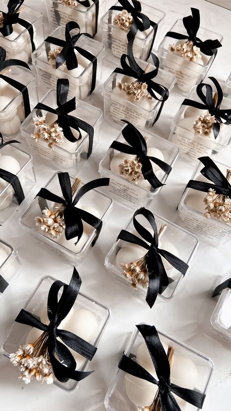 Black And Pearl Birthday Party, Black And White Party Favors, Black And Gold Quinceanera Theme, 21st Birthday Favors, Black Wedding Favors, Black And White Wedding Theme, Black White Parties, White Wedding Theme, Black White Wedding