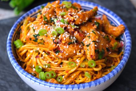 Hot Honey Garlic Noodles - The Good Bite Honey Garlic Pasta, Hot Honey Pasta, Honey Garlic Noodles, Honey Garlic Chicken Noodles, Honey Pasta, Hot Honey Sauce, Crispy Chilli Beef, Hot Honey Chicken, Honey Soy Chicken