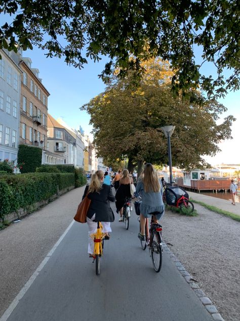 Copenhagen Summer Aesthetic, Summer In Copenhagen, Copenhagen Lifestyle, Copenhagen Summer, Copenhagen Aesthetic, Scandi Aesthetic, Spring Copenhagen, Summer Abroad, European Summer Aesthetic