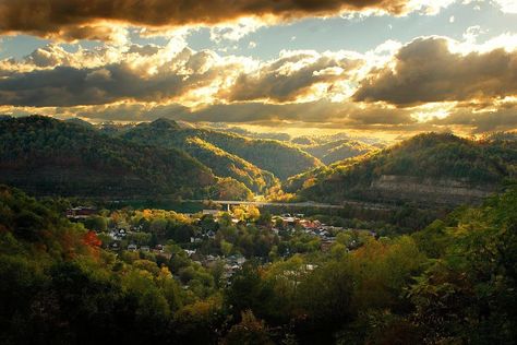 View of Hazard, KY from the top of the mountain. Ohio Mountains, Kentucky Mountains, Hazard Kentucky, Ozark Mountains Arkansas, Perry County, Appalachian Mountains Creepy, Okanogan-wenatchee National Forest, Coal Miners, Kentucky Girl