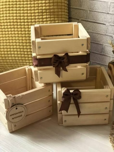 Wooden Crate Boxes, Wooden Box Diy, Diy Wooden Projects, Diy Holiday Gifts, Wood Pallet Projects, Wood Creations, Wood Crates, Small Wood Projects, Wooden Crates