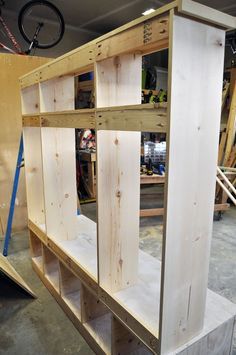 Mudroom Lockers, Diy Mudroom Bench, Mudroom Decor, Mud Room Storage, Carpentry Projects, Mudroom Design, Woodworking Box, Foyer Decorating, Diy Holz