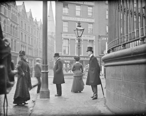 TheJournal.ie - The mysterious young doctor who captured Ireland in black and white Images Of Ireland, Ancient Ireland, Grafton Street, Dublin City, 20 Century, Vintage New York, Policeman, Nassau, Vintage Pictures