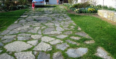 I really like this kind of driveway. i would just use different color stones and have it outlined more from the actual grass lawn instead of all as one piece. Grass Driveway, Grass Pavers, Modern Driveway, Diy Driveway, Cobblestone Driveway, Pavers Diy, Broken Concrete, Stone Driveway, Driveway Design