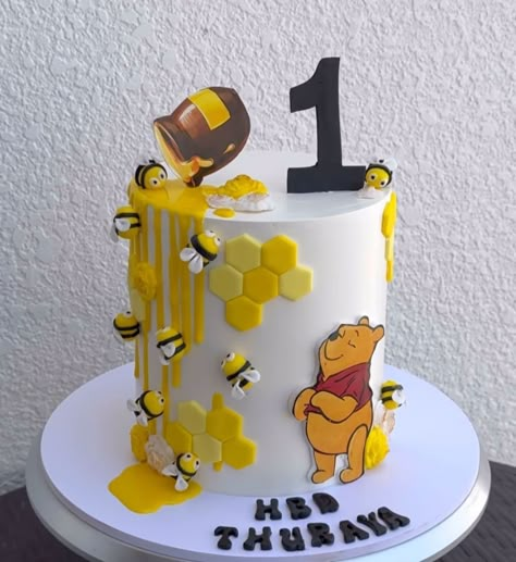 Sweet 17 Birthday Cake, Sweet 17 Birthday, First Bday Cake, Winnie The Pooh Cakes, Teddy Bear Baby Shower Theme, 17 Birthday Cake, Winnie The Pooh Cake, Bear Baby Shower Theme, Sweet 17