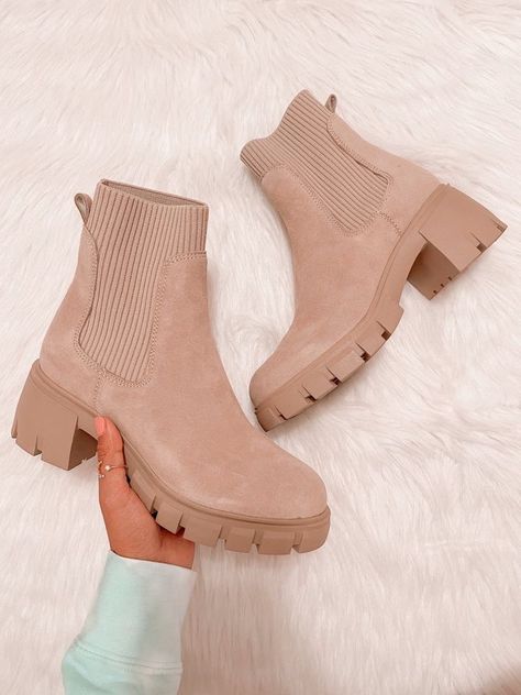 Dr Shoes, Platform Chelsea Boots, Girly Shoes, Cute Boots, Aesthetic Shoes, Swag Shoes, Carrie Bradshaw, Chunky Boots, Boots Fall