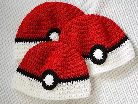 25 Pokémon Crochet Hat Patterns Pokeball Crochet Hat, Crochet Pokeball, Poke Mon, Pokemon Hat, Pokemon Crochet, Crochet Character Hats, Baby Pokemon, Crochet Pokemon, Pokemon Ball