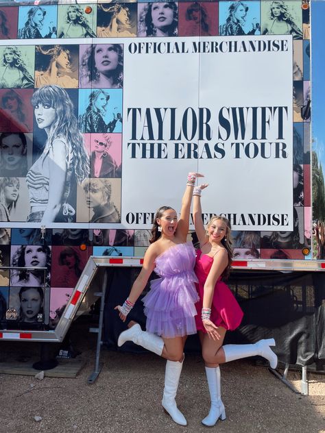 Eras Tour Photoshoot, Eras Tour Outfits Winter, Eras Tour Poses, Lover Eras Tour Outfits, Eras Tour Photo Ideas, Eras Tour Photos, Taylor Concert, Eras Outfit, Taylor Swift Costume