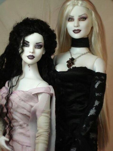 Vampire...dolls...dark...beauty....love Barbie Vampire Aesthetic, Goth Barbie Doll, Vampire Doll, Vampire Barbie, Jacob Marley, Horror Dolls, Diy Monsters, Barbie Halloween, Vampire Academy