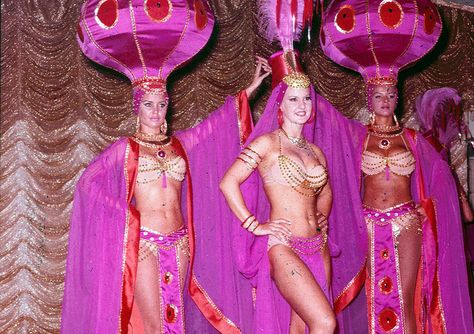 Showgirls, Las Vegas, Flamingo Hotel http://www.pinterest.com/pin/461056080574820671/ .. http://www.pinterest.com/pin/461056080574182420/ Las Vegas Show Girls, Arabian Nights Theme, Vegas Showgirl, Stage Production, Old Vegas, Ziegfeld Girls, Ziegfeld Follies, Vintage Burlesque, Sands Hotel