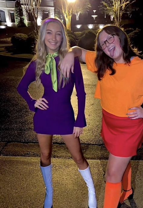 Movie Theme Outfit Ideas, Daphne Costume Scooby Doo, Diy Daphne Costume Scooby Doo, Scobby Dobby Doo Costume, Scooby Halloween Costumes, Halloween Costumes Scooby Doo, Fred And Daphne Costume, Scooby Halloween, Shaggy Costume