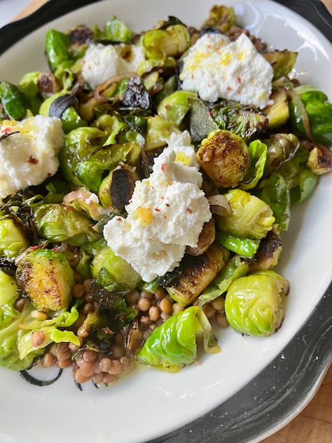 Brussels with Sage, Ricotta & Shallots on Lentils! Dorm Recipes, Dorm Food, Yummy Veggies, Vegetarian Main Dishes, Favorite Cookbooks, Pita Chips, Pan Seared, Green Bean, Chopped Garlic