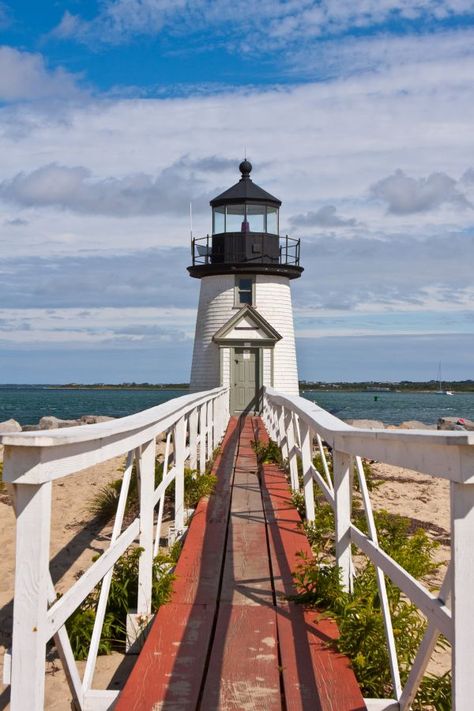 Brant Point lighthouse - Nantucket Island - More info: en.wikipedia.org/... Brant Point Lighthouse, Perspective Pictures, Perspective Images, 1 Point Perspective, Peaceful Beach, Perspective Photos, Girls Weekend Getaway, Blue Canvas Art, One Point Perspective