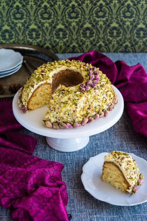 Pistachio Bundt Cake, حلويات عربية, Torte Cupcake, Pistachio Cake, Bundt Cakes Recipes, Persian Food, Jamie Oliver, Food Cakes, Bundt Cake