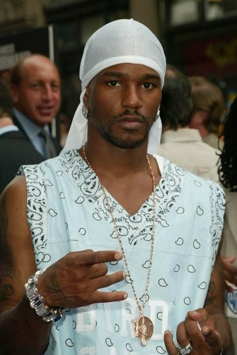 Cam'Ron, Dipset Co-Founder. Wearing custon "Byrd Gang" Bandana/Jersey with white Du-Rag. 2000 Rapper Costume, Rapper 2000s Style Men, Dipset Diplomats 2000s, Durags Men Fashion Outfits, Gang Bandana, Cam'ron 2000s, 90s Fashion Durag, Durag Streetwear, Du Rag