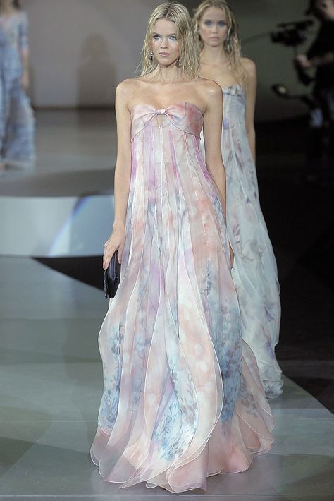 Dresses With Flowers, Glitzy Dress, Armani Dress, Strapless Evening Gowns, Runway Fashion Couture, Silk Chiffon Dress, Runway Dresses, Mode Inspo, Up Girl