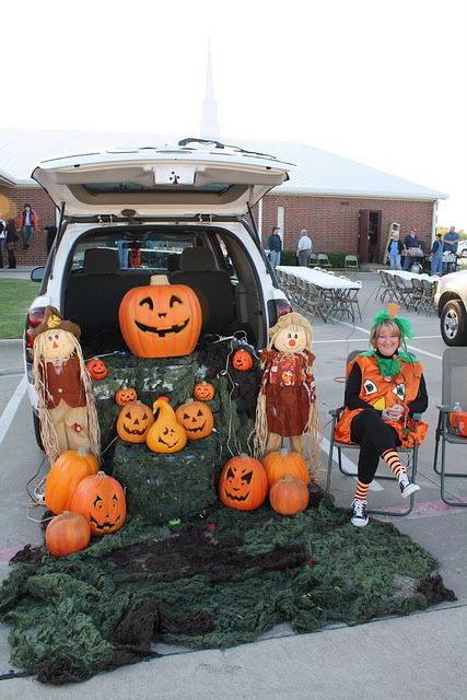 Trunk or Treat, Pumpkin Patch Halloween Car Decorations, Trunker Treat Ideas, Fall Carnival, Hallowen Ideas, Halloween Traditions, Harvest Party, Pumpkin Sign, Harvest Festival, Fashion Kids