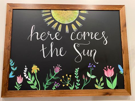 Chalkboard Ideas Spring, Spring Chalkboard Designs, Spring Flowers Chalkboard Art, Spring Restaurant Chalkboard, May Chalkboard Art Calendar, Cute Spring Chalkboard Ideas, Sun Chalkboard Art, Chalk Board Quotes Ideas, Chalk Boarder Designs Spring