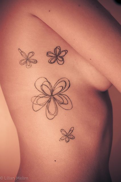 Flowers Scribble Flower Tattoo, Scribble Art Tattoo, Scribble Tattoo, 2023 Tattoo, Interior Props, Flower Henna, Petite Tattoos, Scribble Art, Face Drawing Reference