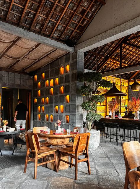 My 22 favorite Canggu restaurants for all occasions: fine dining, vegan cafes, sweet treats & the best pizza in Bali. #indonesia #bali #canggu Best restaurants in Canggu | Where to eat in Canggu | Canggu cafes | Best pizza in Canggu | New restaurants in Canggu, Bali Fine Dining Vegan, Bali Restaurant, Vegan Cafe, Canggu Bali, Best Pizza, Good Pizza, Best Restaurants, Fine Dining, Sweet Treats