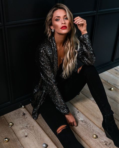 Green Sequin Shirt Outfit, Black Sequin Jacket Outfit Night Out, Black Sequin Blazer Outfit Party, Sequin Blazer Outfit Party, Sequin Jacket Outfit Night Out, Black Sequin Jacket Outfit, Black Sequin Blazer Outfit, Sequin Blouse Outfit, Sequin Shirt Outfit