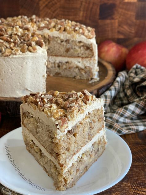 Spiced Cake With Apple Filling, Baked Goods Recipes Desserts, Apple Pie Spice Cake, Spice Cake With Apples, Spiced Cake, Spice Cake Mix Recipes With Apples, Savory Cake, Apple Cider Cake, Apple Cake Recipes Moist