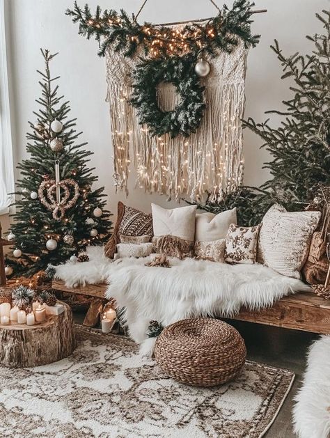 Boho Bedroom Christmas Decor, Winter Boho Decor, Boho Fireplace Mantle, Boho Fireplace Mantle Decor, Boho Christmas Aesthetic, Boho Christmas Decor Ideas, Boho Style Interior Design, Christmas Decor Boho, Christmas Cave