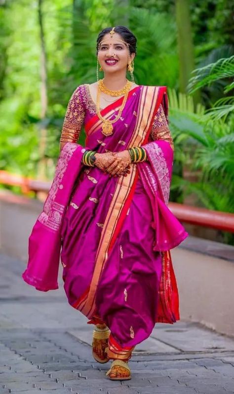 Bappa Photo, Kashta Saree, Ganpati Bappa Photo, Nauvari Saree, Beauty Academy, Ganpati Bappa, Casual Day Outfits, Saree Look, Desi Beauty