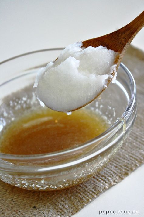 How to make your own Raw Honey Coconut Oil face mask.  Both of these ingredients are SOOO good for you!!! Fantastic combination! Coconut Oil Face, Honey And Coconut Oil, Baking Soda Face Scrub, Coconut Oil Face Mask, Baking Soda Face, Coconut Oil For Face, Best Face Wash, Coconut Oil Uses, Face Mask Recipe