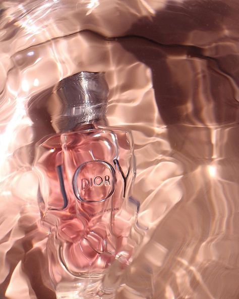 Joy Dior, Pic Wall, Classy Wallpaper, Dior Aesthetic, Dior Perfume, Poetry Inspiration, Green Sea, Pretty Photos, My Brain