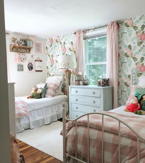 Pink And White Bedding, Sisters Shared Bedroom, Sisters Bedroom Ideas, Twin Girl Bedrooms, Sister Bedroom, White Metal Bed, Shared Girls Room, Girl Room Inspiration, Shared Girls Bedroom