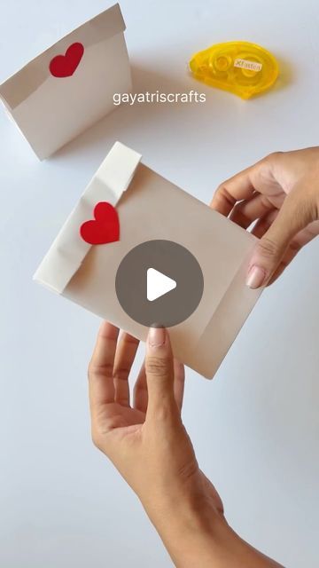 Present Bag Diy Wrapping Papers, How To Make Mini Bags Out Of Paper, Paper Candy Bags Diy, How To Make Pockets Out Of Paper, Paper Bag Origami, How To Make A Bag Out Of Paper, Handmade Paper Bags Ideas, Paper Pouch Diy, Diy Paper Bag Tutorial