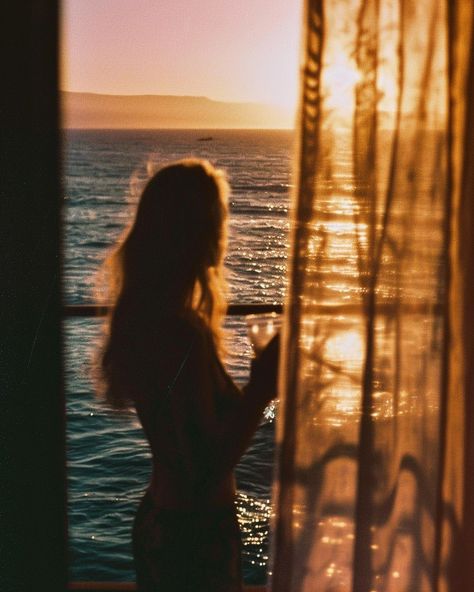 Sipping on sunsets and sea breezes🍷🌊 @thepalms_club . . . . #filmphotography #kodakportra #SunsetSerenity #SurfLifestyle #VintageVibes #CoastalChic #ArtPrintsInspo #GraphicTeesTrend #BeachsideElegance #RetroRevival #OceanDreams #PalmsClubLife Sun And Sea Aesthetic, Beach Cliff Aesthetic, 1970s Beach Aesthetic, California Sunset Aesthetic, Mauritius Photography, Beach Film, Beaches Film, California Sunset, Vintage Sunset