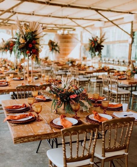 Sage Orange Wedding, Terrocata Wedding Decor, Boda Color Terracota, Rustic Orange Wedding Decor, Terracota Wedding Decor, Terracotta Wedding Table Settings, Terracotta Wedding Centerpieces, Rust Orange Wedding, Fall Wedding Color Schemes