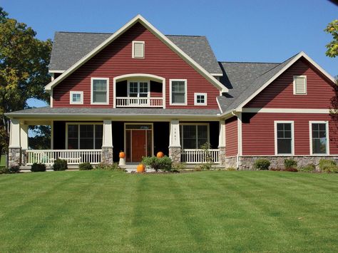 Craftsman exterior house in red brick color - Home Decorating Trends - Homedit Red House Exterior, Exterior Siding Colors, Exterior House Siding, Shingle House, Red Houses, Craftsman Exterior, House Color Schemes, Exterior Paint Colors For House, Traditional Exterior