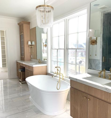 Sita Montgomery on Instagram: “Bathroom goals, courtesy of the #goldspurproject. #sitamontgomeryinteriors || Design: @sitamontgomeryinteriors || Builder: @pineviewbuilders” Pendant Over Bathtub, Light Fixture Over Bathtub, Bathroom With Freestanding Tub, White Oak Cabinets, Stone Tub, Bathroom Beautiful, Master Bath Design, Instagram Bathroom, Master Bath Vanity