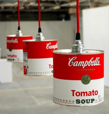 DIY Campbell Soup Lamp Shade. Modern industrial with a small nod to Andrew Warhol Atelier Decor, Luminaria Diy, Campbell's Soup Cans, Luminaire Original, Diy Lampe, Recycle Cans, Astuces Diy, Deco Luminaire, Campbell Soup